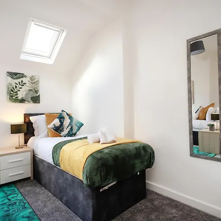 St Marks House By N And N Ltd Great Location, Perfect For Contractors & Workers, Free On-street Parking Bristol
