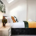 St Marks Place By N And N Ltd Great Location, Perfect For Contractors, Workers And Corporate Stays, Free On-street Parking, Fast Wifi And Close To Local Restaurants, Shops And Bars Bristol