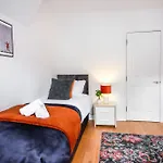 St Marks Place By N And N Ltd Great Location, Perfect For Contractors, Workers And Corporate Stays, Free On-street Parking, Fast Wifi And Close To Local Restaurants, Shops And Bars Bristol