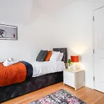 St Marks Place By N And N Ltd Great Location, Perfect For Contractors, Workers And Corporate Stays, Free On-street Parking, Fast Wifi And Close To Local Restaurants, Shops And Bars Bristol