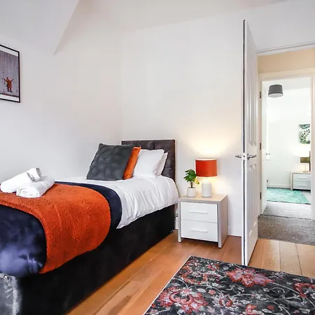 St Marks Place By N And N Ltd Great Location, Perfect For Contractors, Workers And Corporate Stays, Free On-street Parking, Fast Wifi And Close To Local Restaurants, Shops And Bars