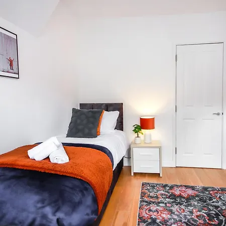 St Marks Place By N And N Ltd Great Location, Perfect For Contractors, Workers And Corporate Stays, Free On-street Parking, Fast Wifi And Close To Local Restaurants, Shops And Bars Bristol