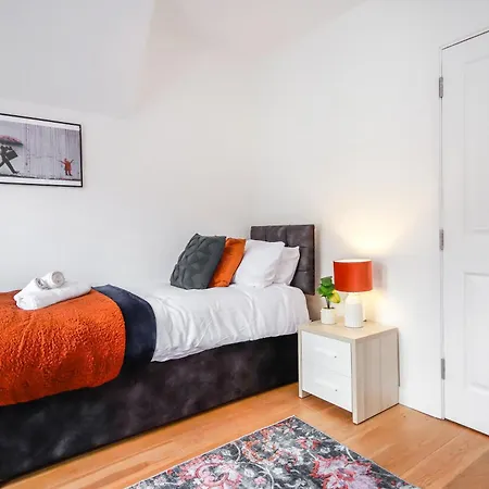 St Marks Place By N And N Ltd Great Location, Perfect For Contractors, Workers And Corporate Stays, Free On-street Parking, Fast Wifi And Close To Local Restaurants, Shops And Bars Bristol