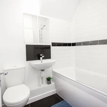 St Marks Place By N And N Ltd Great Location, Perfect For Contractors & Workers, Free On-street Parking Бристоль