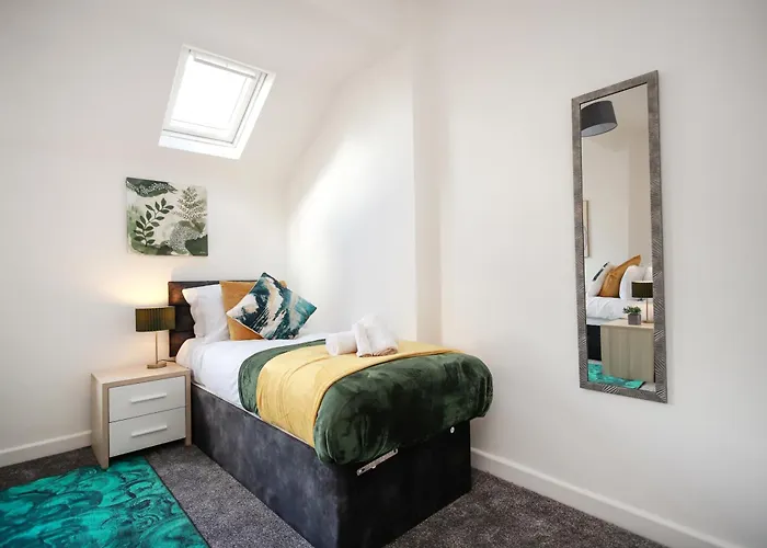 St Marks Place By N And N Ltd Great Location, Perfect For Contractors, Workers And Corporate Stays, Free On-street Parking, Fast Wifi And Close To Local Restaurants, Shops And Bars Bristol