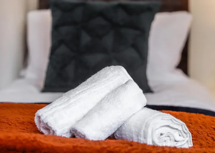 St Marks Place By N And N Ltd Great Location, Perfect For Contractors, Workers And Corporate Stays, Free On-street Parking, Fast Wifi And Close To Local Restaurants, Shops And Bars Bristol