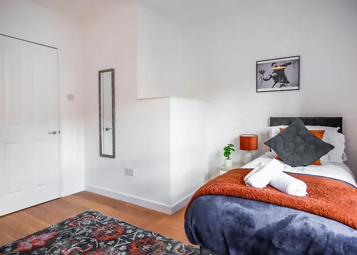 St Marks Place By N And N Ltd Great Location, Perfect For Contractors, Workers And Corporate Stays, Free On-street Parking, Fast Wifi And Close To Local Restaurants, Shops And Bars Bristol