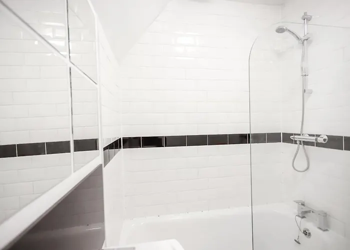 St Marks Place By N And N Ltd Great Location, Perfect For Contractors, Workers And Corporate Stays, Free On-street Parking, Fast Wifi And Close To Local Restaurants, Shops And Bars Bristol