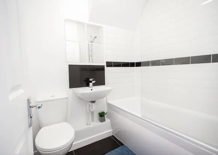 St Marks Place By N And N Ltd Great Location, Perfect For Contractors, Workers And Corporate Stays, Free On-street Parking, Fast Wifi And Close To Local Restaurants, Shops And Bars Bristol